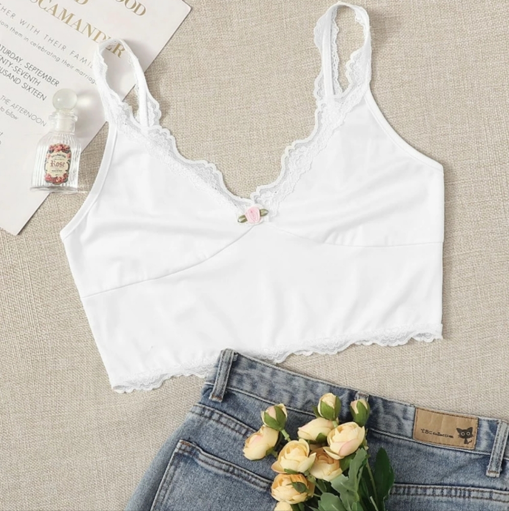 Romwe Dainty White Rose Lace Cropped Cami Tank